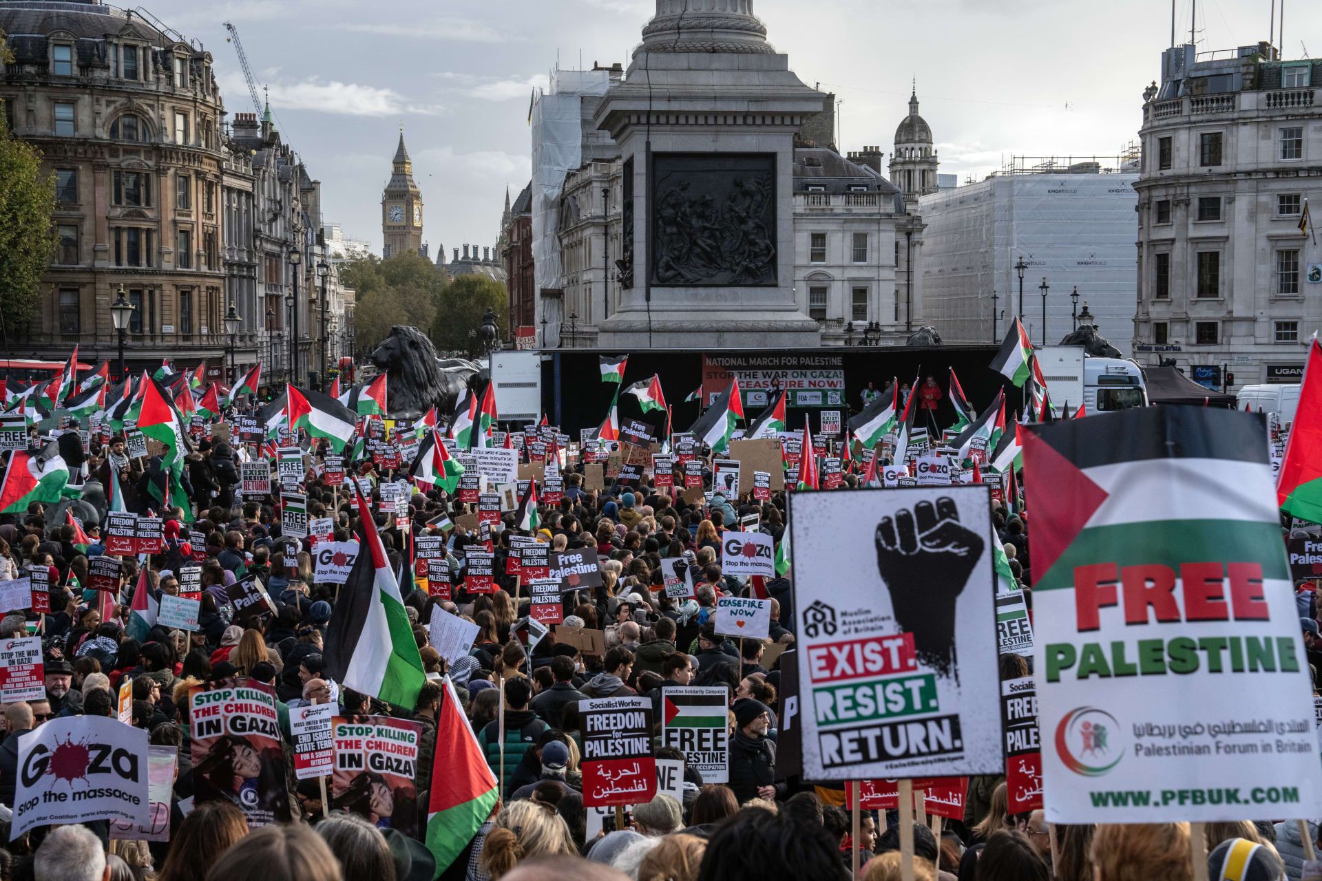 بالصور.. مظاهرات ضخمة مؤيدة للفلسطينيين في لندن والشرطة تعتقل 29 شخصا