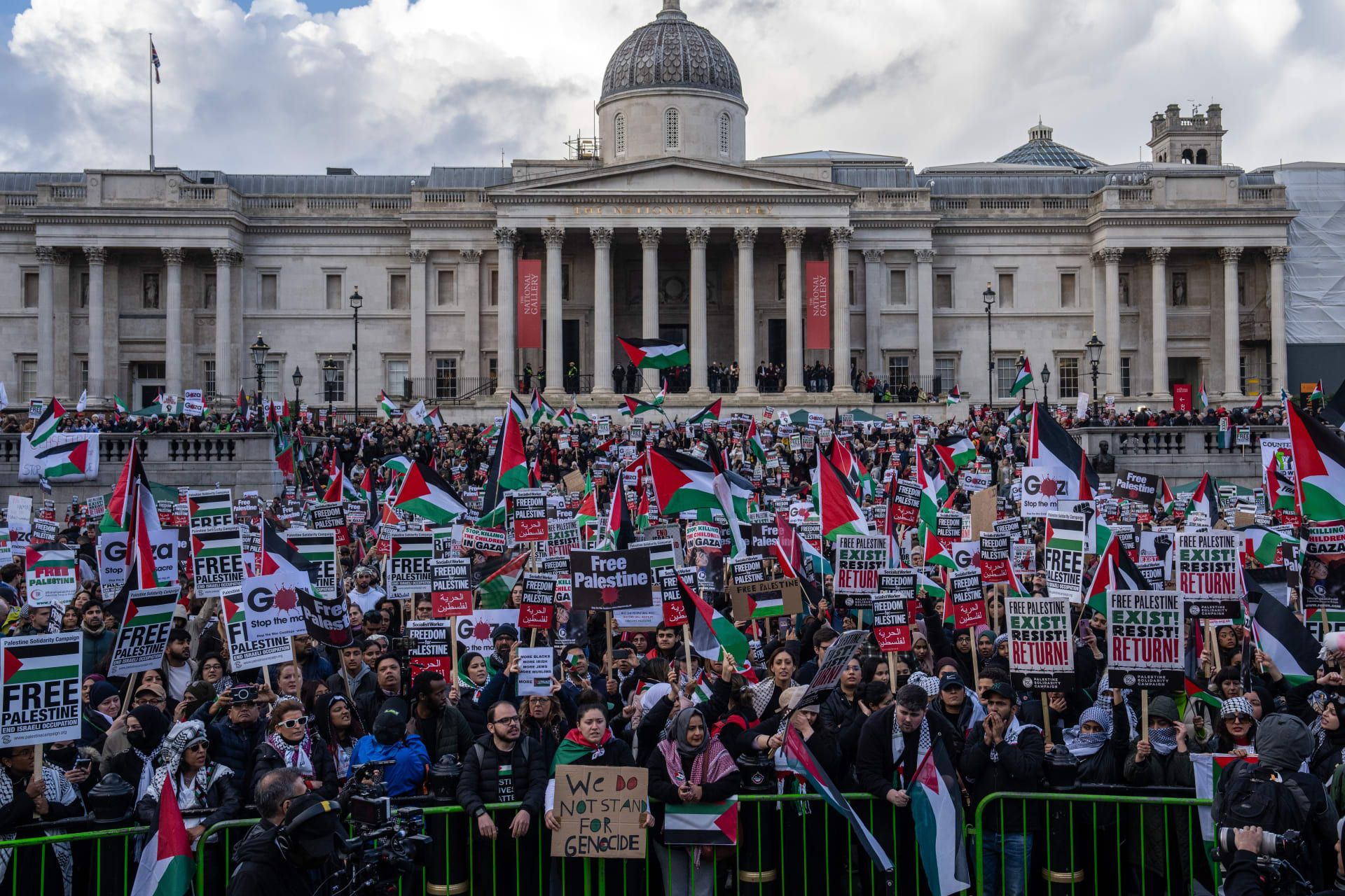 بالصور.. مظاهرات ضخمة مؤيدة للفلسطينيين في لندن والشرطة تعتقل 29 شخصا