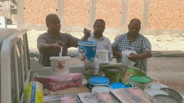 تموين الأقصر يضبط مخزنًا غير مرخص مليئًا بحلوى وشوكولاتة وعصائر فاسدة تموين الأقصر يضبط مخزنًا غير مرخص مليئًا بحلوى وشوكولاتة وعصائر فاسدة