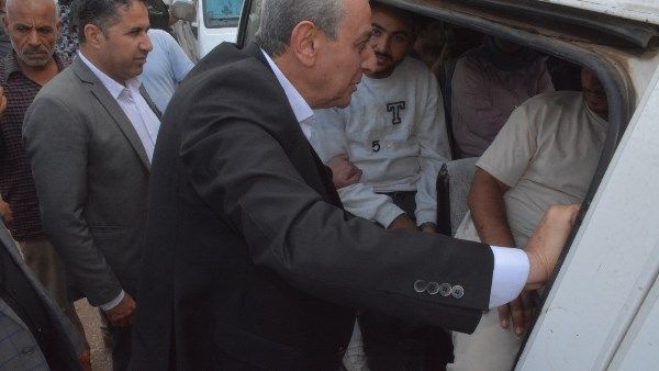 محافظ الغربية في جولة مفاجئة وسط المواطنين بطنطا وكفر الزيات.. يتابع سير العمل والالتزام بالتعريفة ويتحدث مع المواطنين والسائقين في ساعة الذروة محافظ الغربية في جولة مفاجئة وسط المواطنين بطنطا وكفر الزيات.. يتابع سير العمل والالتزام بالتعريفة ويتحدث مع المواطنين والسائقين في ساعة الذروة
