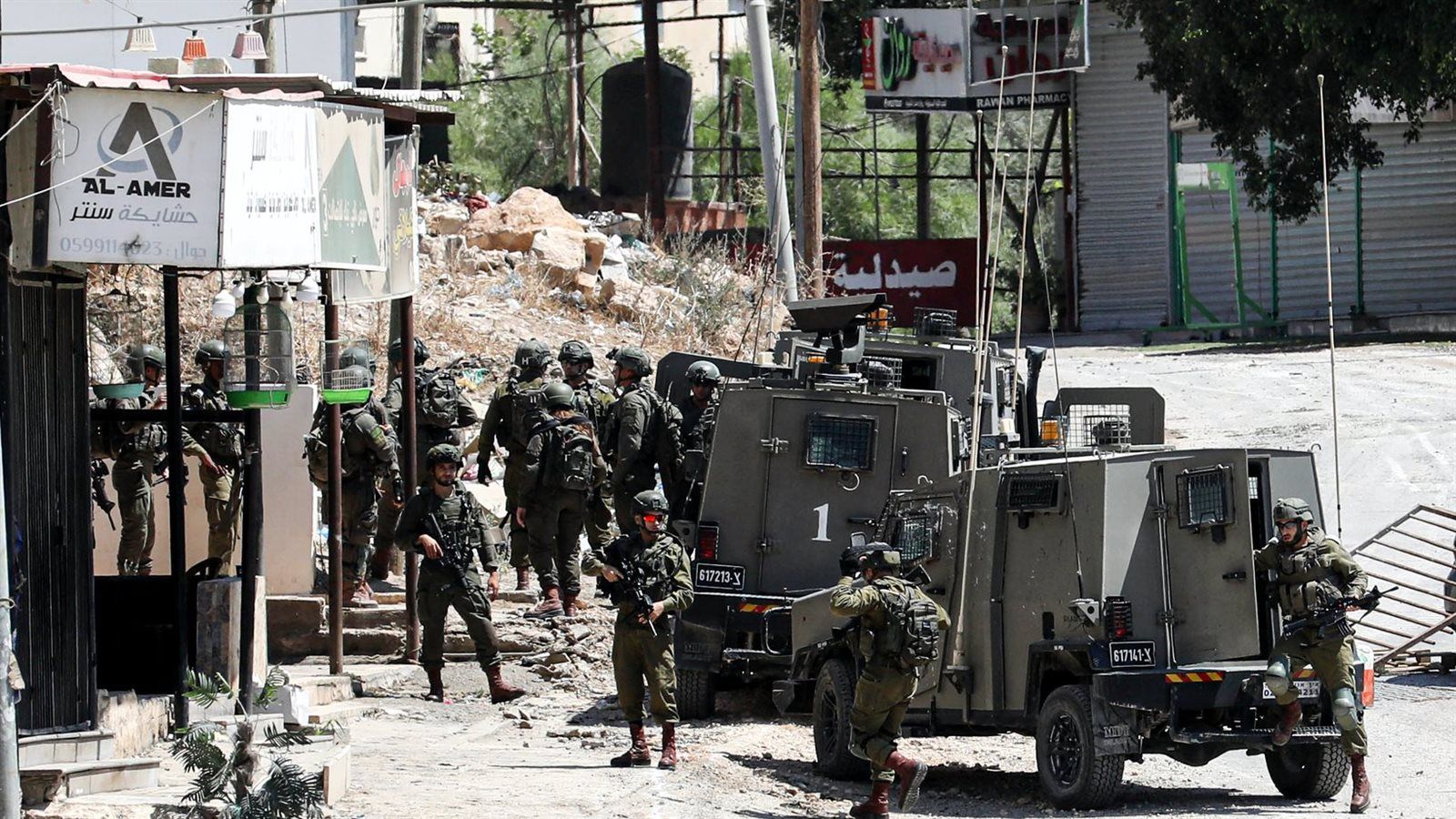 الجيش الإسرائيلي يعتقل 40 فلسطينيا في الضفة الغربية الجيش الإسرائيلي يعتقل 40 فلسطينيا في الضفة الغربية