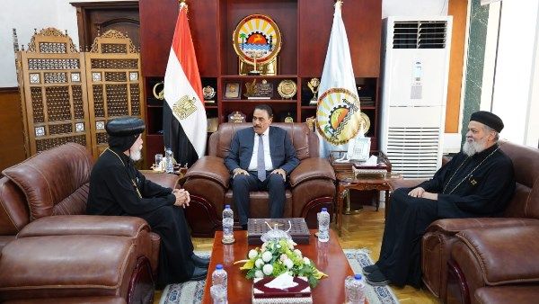محافظ مطروح يستقبل الأنبا كاراس أسقف مطروح والخمس مدن الغربية محافظ مطروح يستقبل الأنبا كاراس أسقف مطروح والخمس مدن الغربية