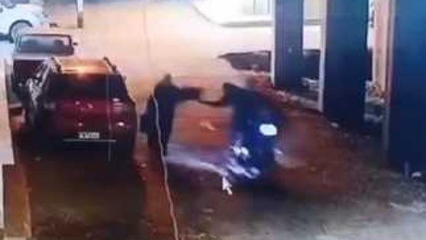 شابان يستقلان موتوسيكل.. أمن الغربية يفحص واقعة سرقة سيدة عجوز بشوارع طنطا شابان يستقلان موتوسيكل.. أمن الغربية يفحص واقعة سرقة سيدة عجوز بشوارع طنطا