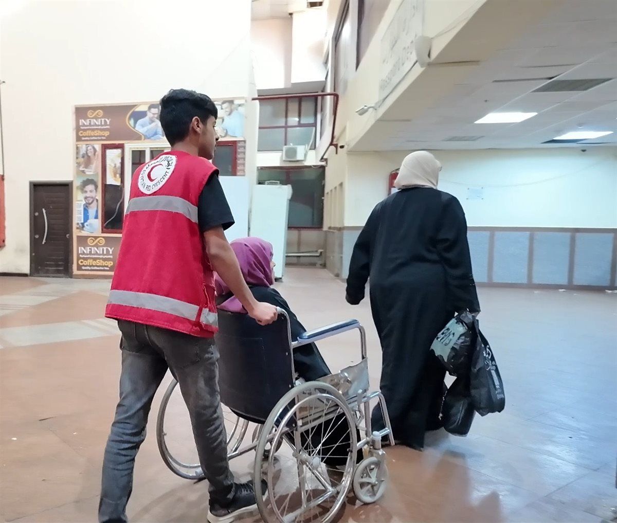 الهلال الأحمر المصري يستقبل دفعة جديدة من مصابي غزة 