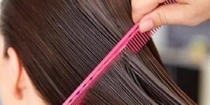 وصفة
      الزيوت
      الطبيعية
      لترطيب
      وتطويل
      الشعر