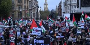 المظاهرات
      تشتعل
      مجددًا
      في
      عواصم
      العالم
      تنديدًا
      بالعدوان
      على
      غزة