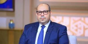 ياسر إدريس يمنح رئيس الاتحاد الدولي للهوكي القلادة الأولمبية ويتفقان على إنشاء ملعب عالمي