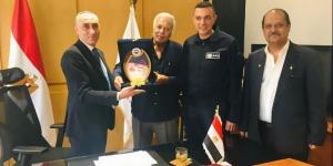 اللواء عبدالرحمن حماد رئيس الاتحاد المصري للمظلات الجوية يزور قطاع الرياضة بوزارة الشباب والرياضة