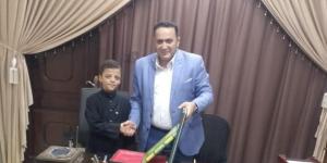 كفر صقر تُكرم طالب موهوب في دولة التلاوة