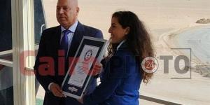 بعد حفر حوض صناعي بعمق 19 مترًا.. كامل الوزير يتسلم شهادة دخول ميناء السخنة لموسوعة جينيس | بث مباشر