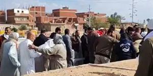 حادث بسبب الثلوج.. أهالي الإسماعيلية يشيعون جنازة مهندس توفي في فنلندا | بث مباشر