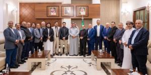 في الرياض.. السفير آل جابر يلتقي وفد المجلس الانتقالي الجنوبي - المساء الاخباري