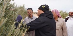 تدريبات ميدانية لمزارعي مطروح على طرق التسميد للزراعات البستانية تحت النظام المطري