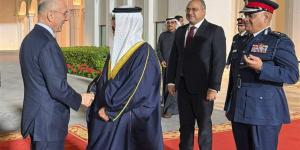 الحجار يصل الى البحرين.. واجتماعات مقررة في سبيل تطوير التعاون الثنائي