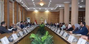 رئيس جامعة بنها يؤكد ضرورة الاستخدام الأمثل للموارد وترشيد الطاقة بكافة المنشآت