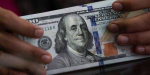 3 جنيهات دفعة واحدة.. مفاجأة في أسعار الدولار الآن بمصر