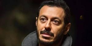 مصاب بجلطة.. نقل والد مصطفى شعبان إلى المستشفى ووضعه على أجهزة التنفس الصناعي | بث مباشر