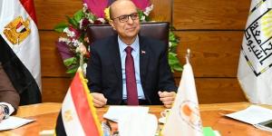د. أحمد المنشاوي يعقد الاجتماع الأول للجنة العليا للتحول المؤسسي والرقمي بجامعة أسيوط