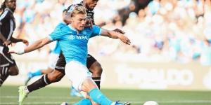 رسميًا.. نابولي يتعاقد مع لاعب مانشستر يونايتد لمدة 4 سنوات