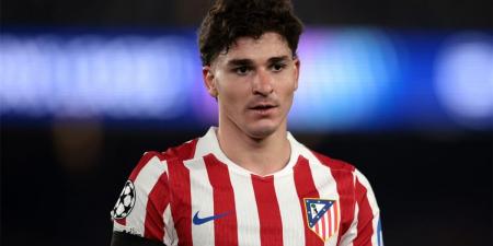تقارير: أتلتيكو مدريد يقدم وعدًا لـ جوليان ألفاريز بشأن الانتقال إلى برشلونة