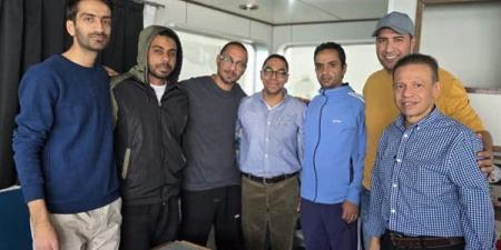 بعد الإفراج عنه.. شقيق ضابط السفينة المحتجزة في إيران: أول ما شوفناه سجدنا لله شكرًا | فيديو