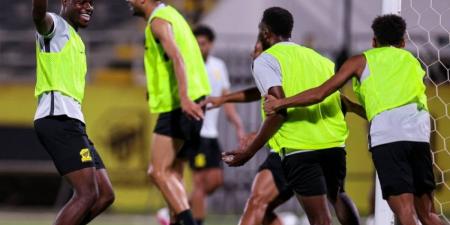 الهلال والنصر والأهلي تواجه الفيحاء والرياض وأبها