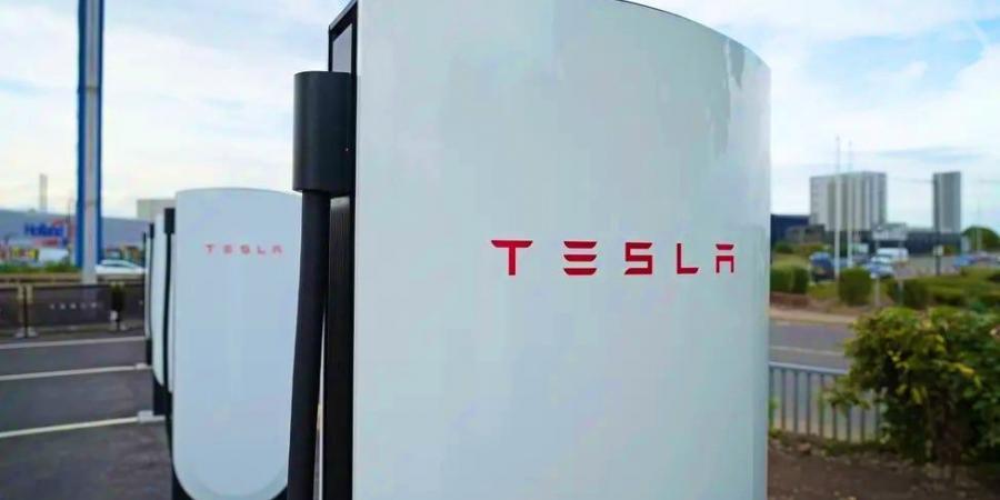 ظهور
شواحن
Tesla
V4
الفائقة
ذات
سرعات
الشحن
العالية
في
جميع
أنحاء
الولايات
المتحدة