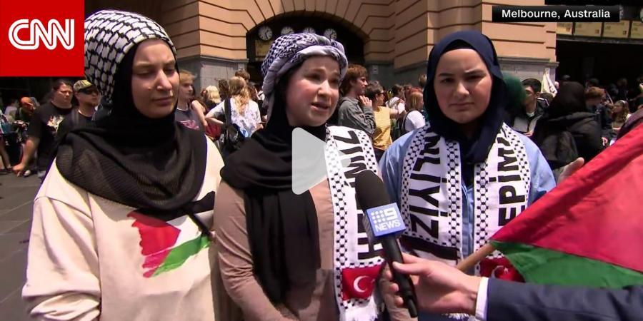 بالكوفية وبتوشح الأعلام.. مئات الطلاب في شوارع ميلبورن الأسترالية دعمًا للفلسطينيين
