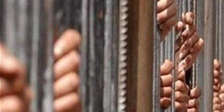 حبس
      المتهمين
      بتزوير
      محررات
      رسمية
      عبر
      مواقع
      التواصل
      الاجتماعي