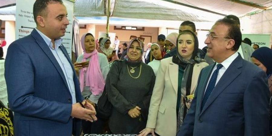 محافظ
      الإسكندرية
      يفتتح
      الملتقى
      التوظيفي
      الرابع
      لخريجي
      المدارس
      الفنية