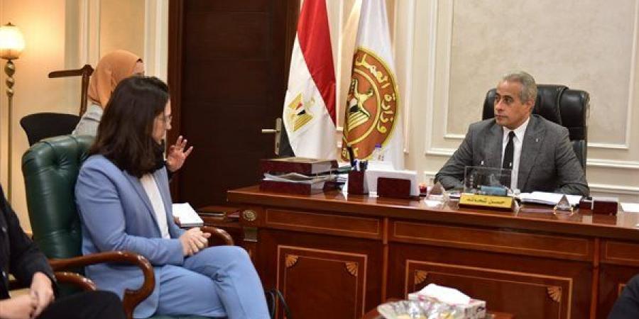 وزير
      العمل
      يلتقي
      وفدًا
      من
      مؤسسة
      فريدريش
      إيبرت
      الألمانية
      بالقاهرة