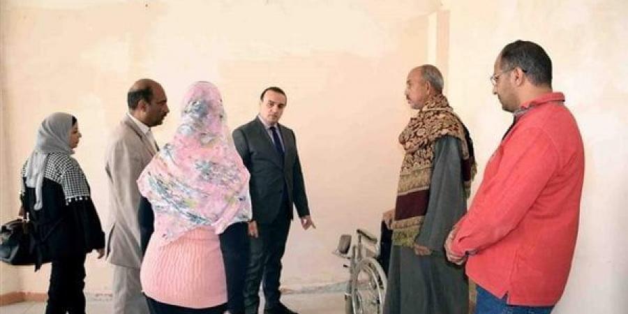نائب
      محافظ
      الأقصر
      يتابع
      التجهيزات
      بالمقار
      الانتخابية
      في
      المحافظة
      (صور)
