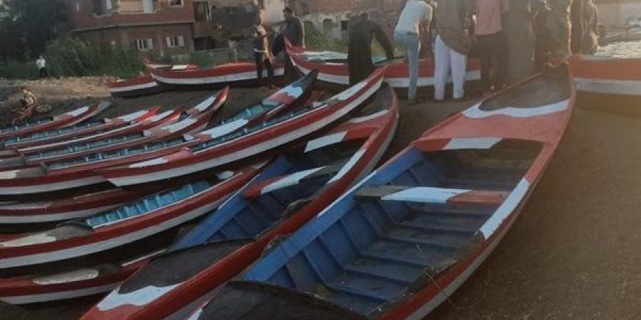 محافظ
      قنا
      يشهد
      تسليم
      100
      مركب
      صيد
      لصغار
      الصيادين