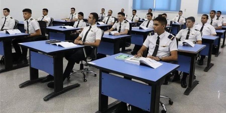 7
      مزايا
      يحصل
      عليها
      الطالب
      عند
      الالتحاق
      بالأكاديمية
      المصرية
      لعلوم
      الطيران