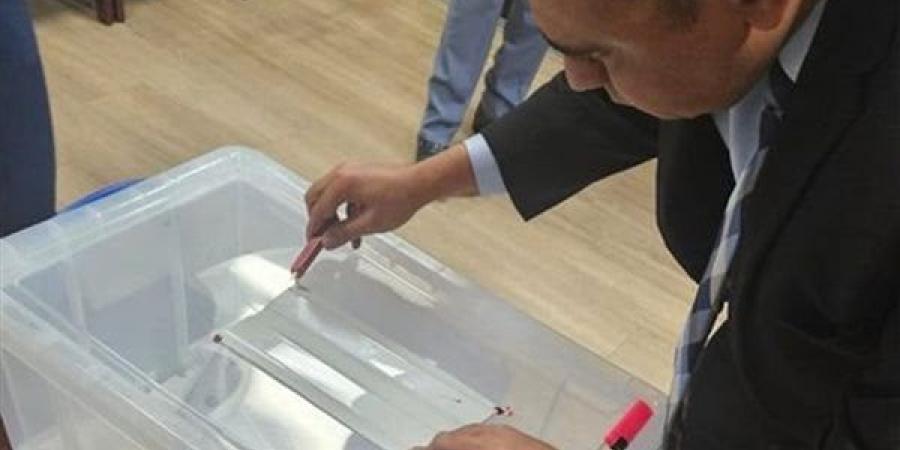 قانون
      الانتخابات
      الرئاسية،
      ضوابط
      تصويت
      الناخب
      في
      محافظة
      غير
      محل
      إقامته