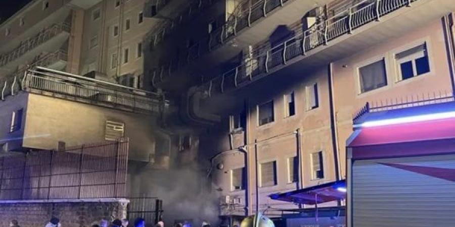 مصرع
      3
      أشخاص
      في
      حريق
      مستشفى
      بروما
      (فيديو)