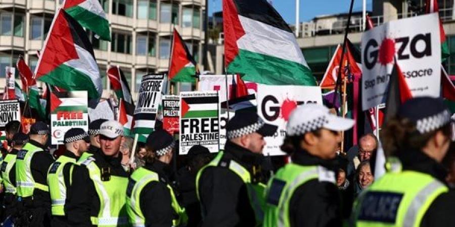 شرطة
      لندن
      تعتقل
      13
      متظاهرا
      شاركوا
      في
      تجمع
      مؤيد
      لفلسطين
      (فيديو)