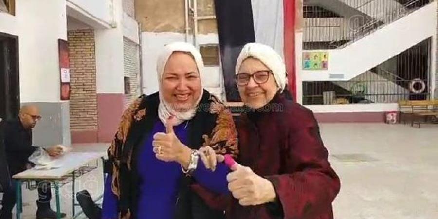 سيدة
      مسنة:
      نزلت
      انتخب
      علشان
      حبيبي
      وحبيب
      الكل
      (فيديو)