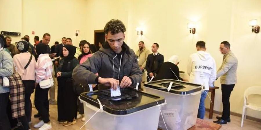 عاجل
      |
      نسبة
      التصويت
      في
      انتخابات
      الرئاسة
      تجاوزت
      45
      بالمئة
      حتى
      صباح
      اليوم