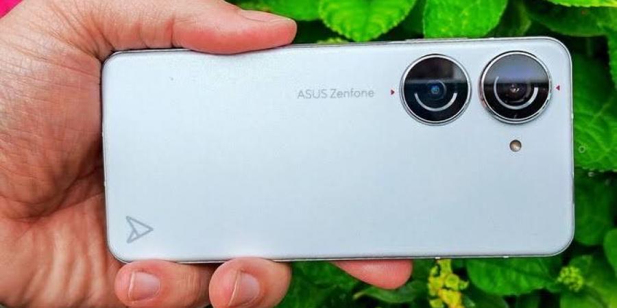 هاتف
Asus
Zenfone
11
Ultra
قد
ينضم
إلى
سلسلة
ROG
Phone
8
في
إصدار
2024