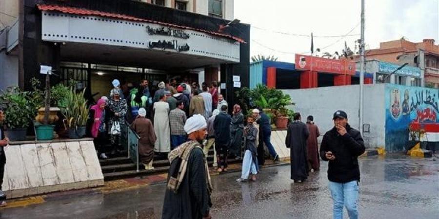الأمطار
      لم
      تمنعهم
      عن
      واجبهم
      الوطني،
      توافد
      الناخبين
      على
      لجان
      الانتخابات
      الرئاسية
      بالإسكندرية
      (صور)