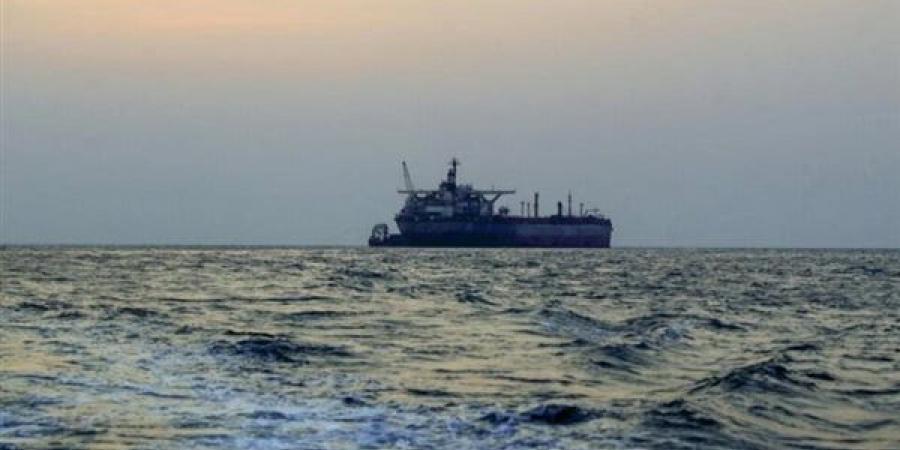 البحرية
      البريطانية:
      كيان
      عرف
      نفسه
      بالبحرية
      اليمنية
      أمر
      سفينة
      بتغيير
      مسارها
      إلى
      ميناء
      يمني