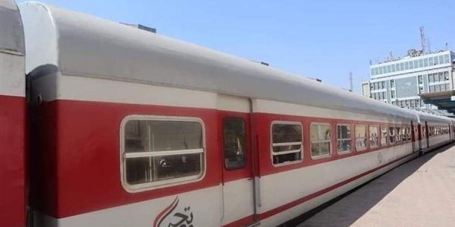 وزير
      النقل
      يتابع
      حركة
      السكك
      الحديدية
      وانتظام
      مواعيد
      القطارات
