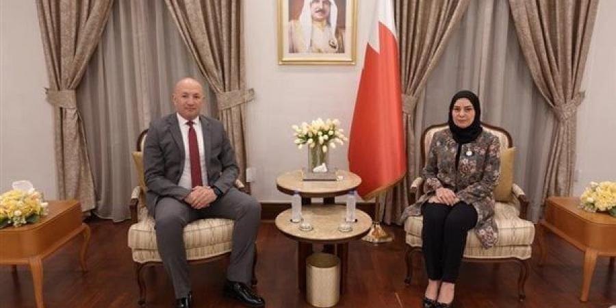 سفيرة
      مملكة
      البحرين
      لدى
      مصر
      تستقبل
      أمين
      رئاسة
      الجمهورية