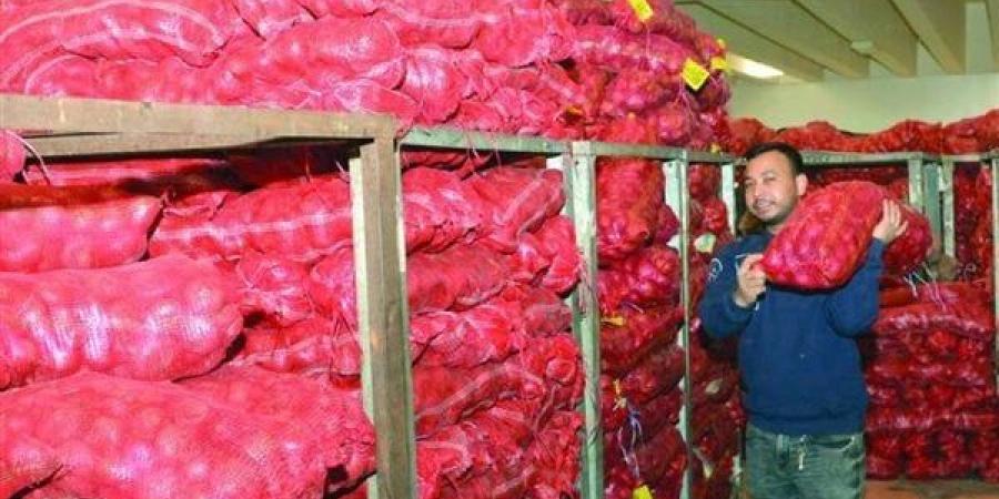 بعد
      قرار
      مصر
      بوقف
      التصدير،
      ارتفاع
      جنوني
      في
      أسعار
      البصل
      بالكويت