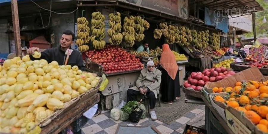 أسعار
      الفاكهة
      اليوم،
      سعر
      الجوافة
      يرتفع
      لـ14
      جنيهًا
      في
      سوق
      العبور