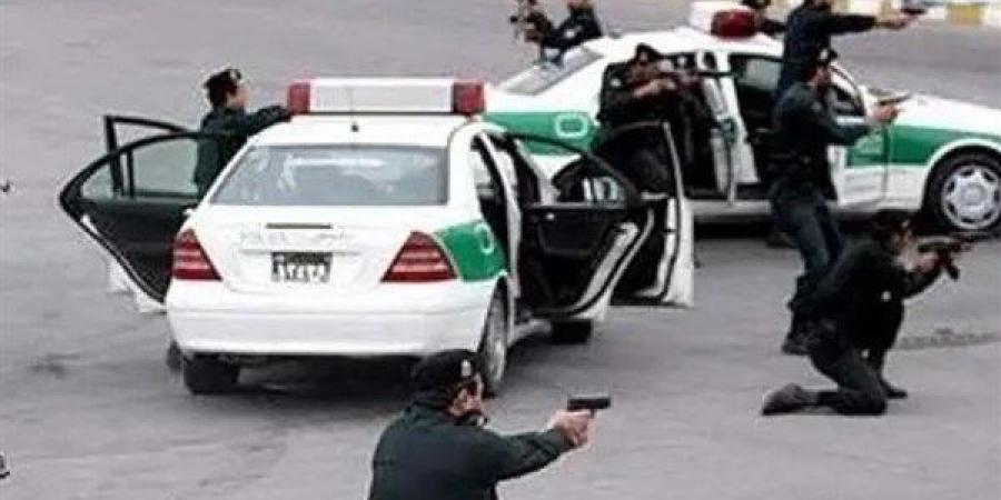 مقتل
      12
      شرطيا
      في
      هجوم
      جنوبي
      شرق
      إيران