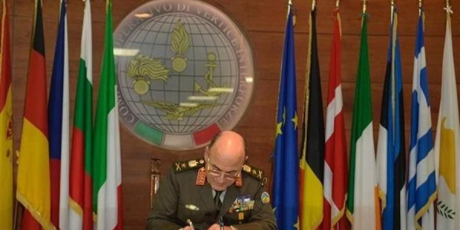 تفاصيل
      زيارة
      رئيس
      أركان
      حرب
      القوات
      المسلحة
      إلى
      إيطاليا