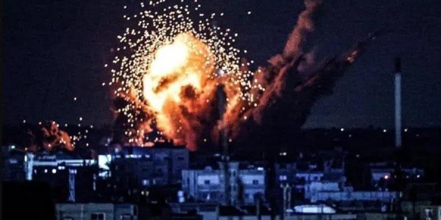 استشهاد
      10
      فلسطينيين
      بقصف
      إسرائيلي
      استهدف
      منزل
      عائلة
      أبو
      غرقود
      وسط
      غزة
      (فيديو)