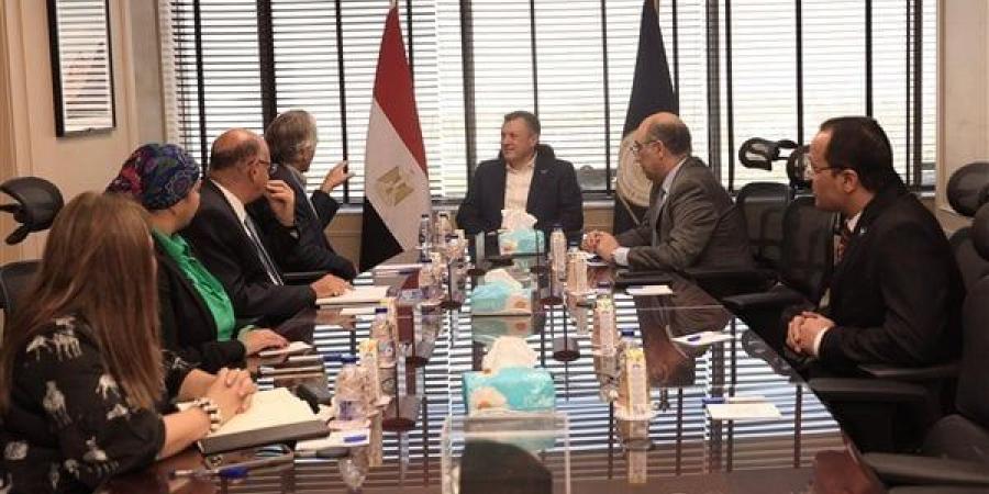 وزير
      السياحة
      والآثار
      يعقد
      اجتماعًا
      لمناقشة
      استراتيجية
      الترويج
      لسياحة
      اليخوت
      في
      مصر